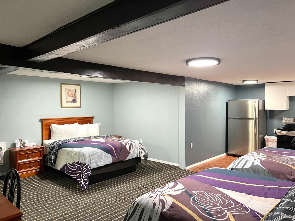Annie Hotel Oakley
