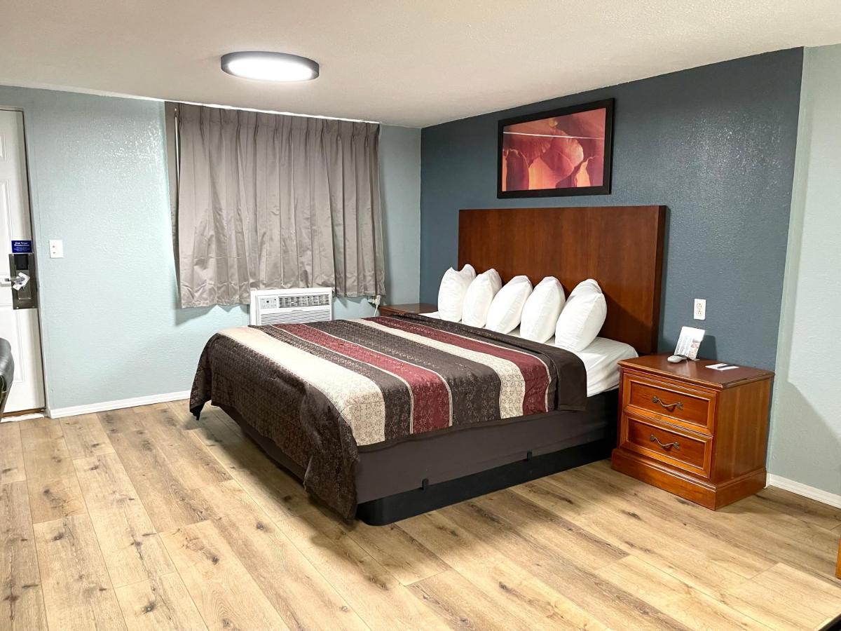 Annie Hotel *